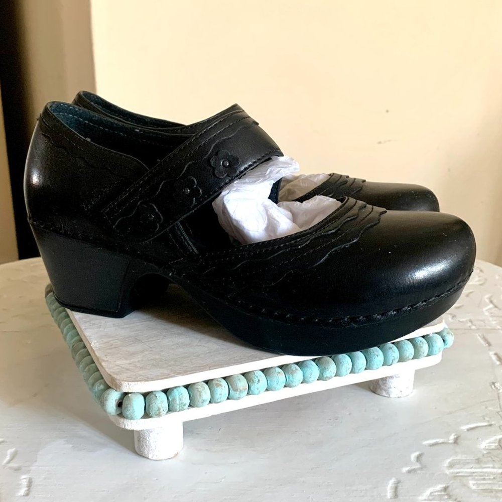 Dansko Harlow Black Leather Mary Jane, Size 37 Velcro Strap Clogs with Daisies